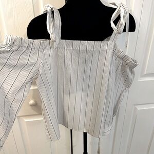 A new Day plus sz off shoulder top! Soooo cute! %100 cotton
